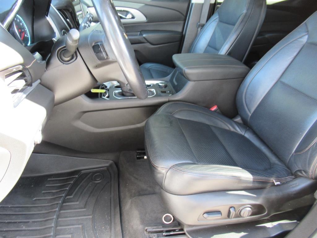 used 2021 Chevrolet Traverse car, priced at $18,900