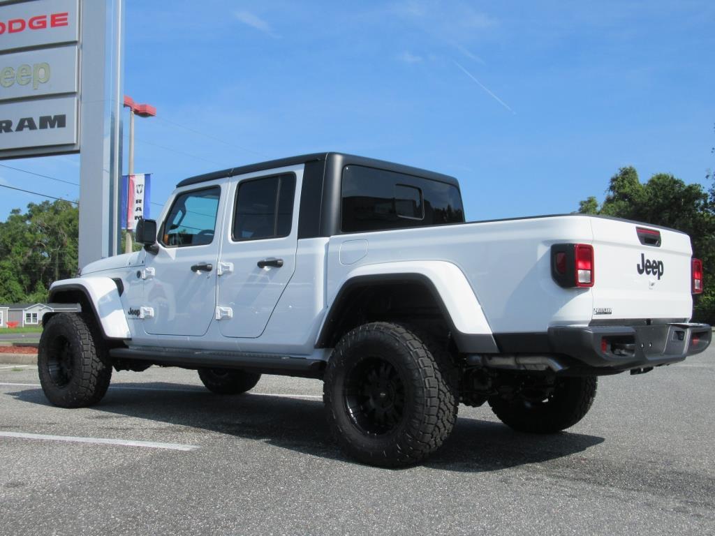 new 2024 Jeep Gladiator car, priced at $40,550