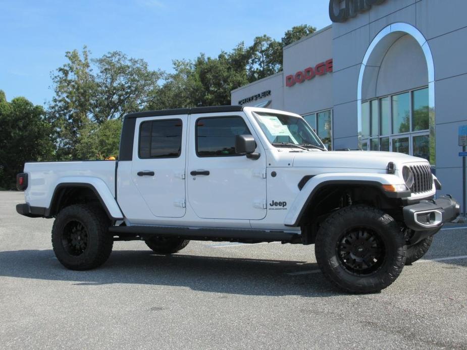 new 2024 Jeep Gladiator car, priced at $40,550