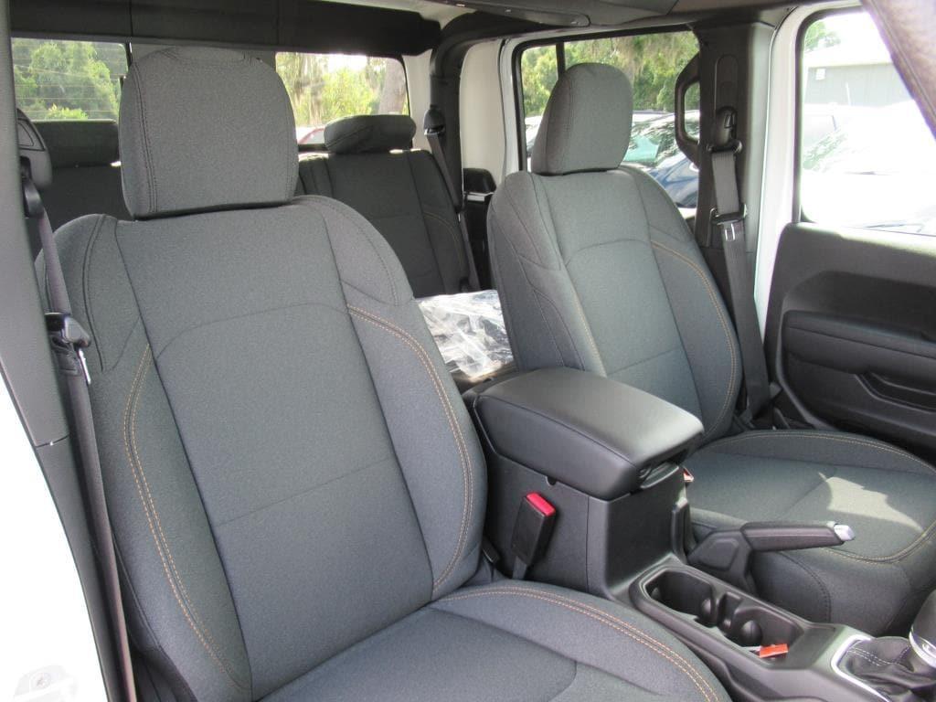 new 2025 Jeep Gladiator car, priced at $40,787