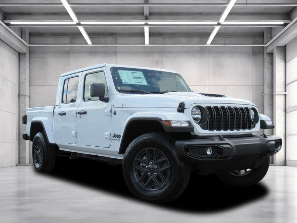 new 2025 Jeep Gladiator car, priced at $43,890
