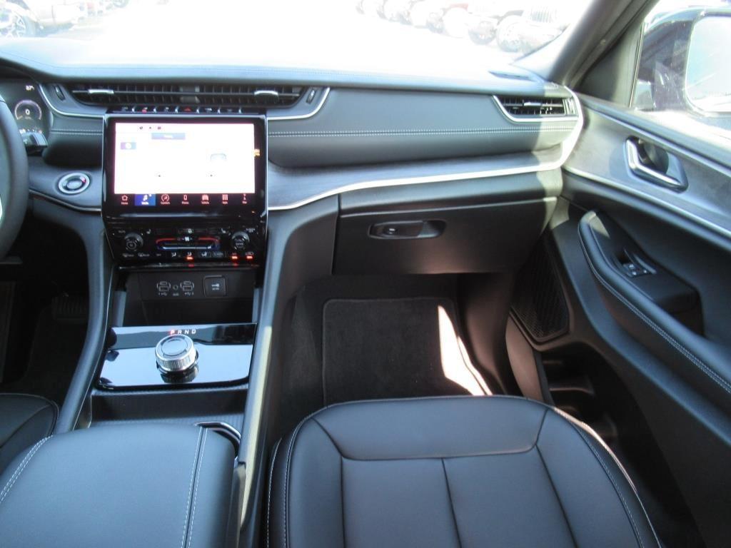 new 2025 Jeep Grand Cherokee L car, priced at $39,520