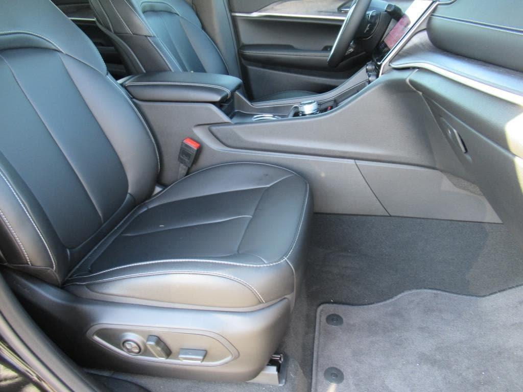 new 2025 Jeep Grand Cherokee L car, priced at $39,520