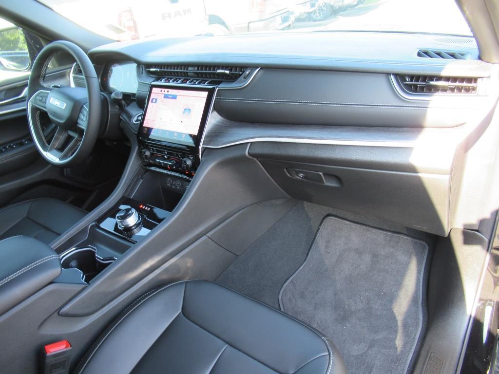 new 2025 Jeep Grand Cherokee L car, priced at $39,520