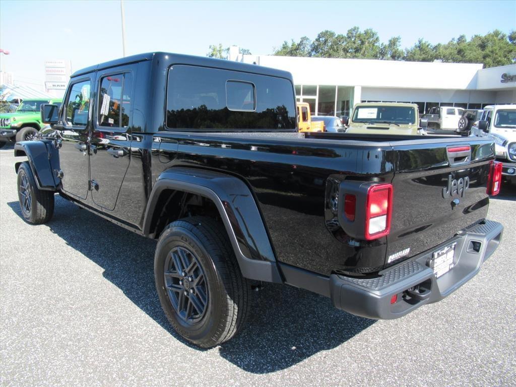 new 2025 Jeep Gladiator car, priced at $42,198