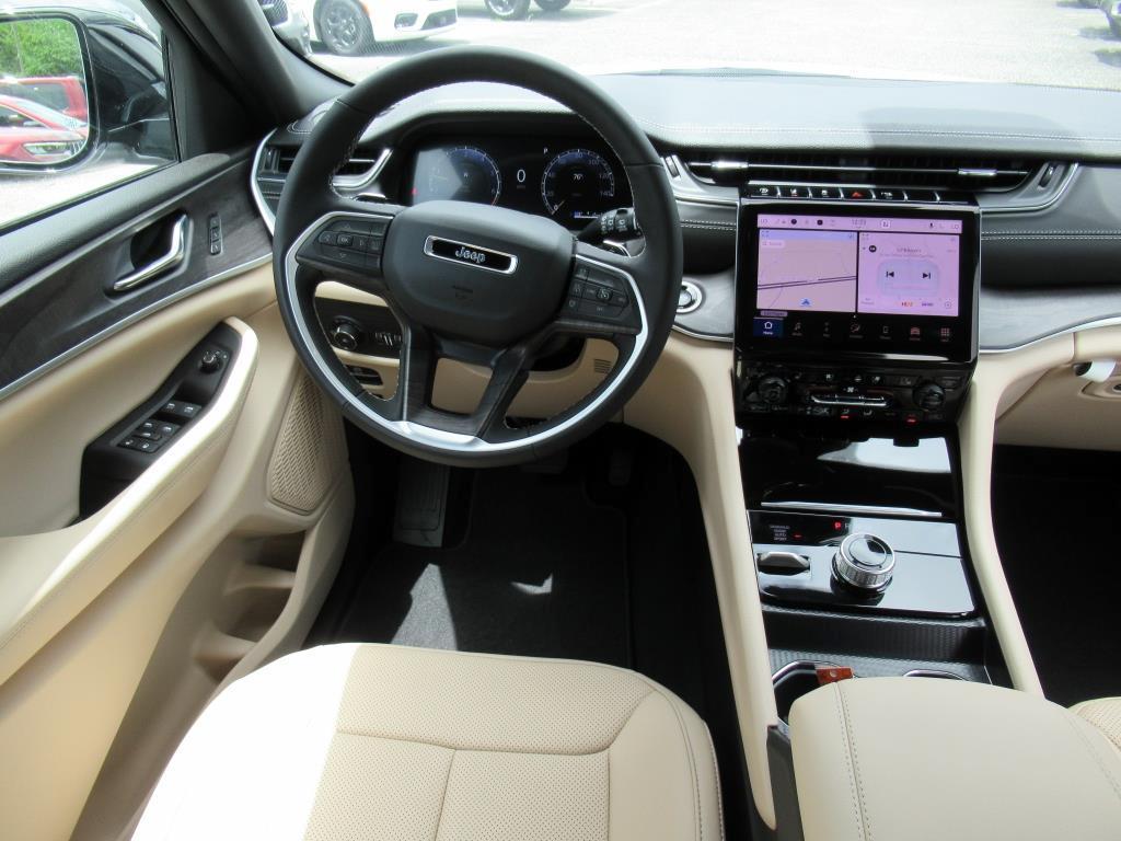 new 2025 Jeep Grand Cherokee car, priced at $47,221