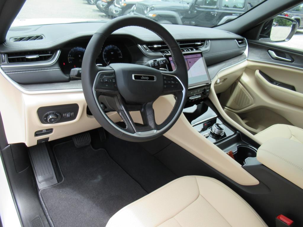 new 2025 Jeep Grand Cherokee car, priced at $47,221