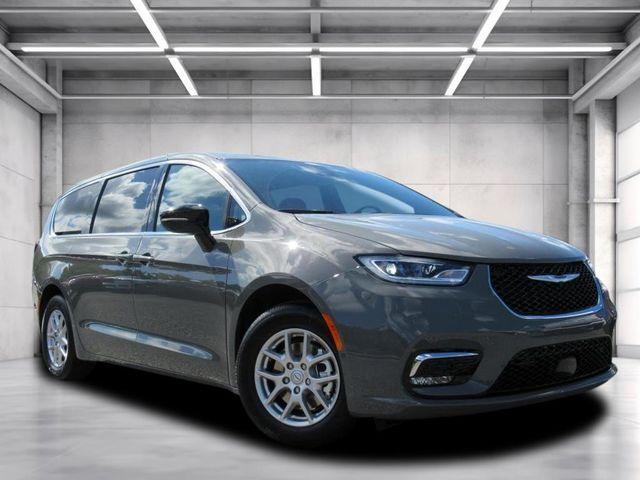 new 2025 Chrysler Pacifica car, priced at $42,527