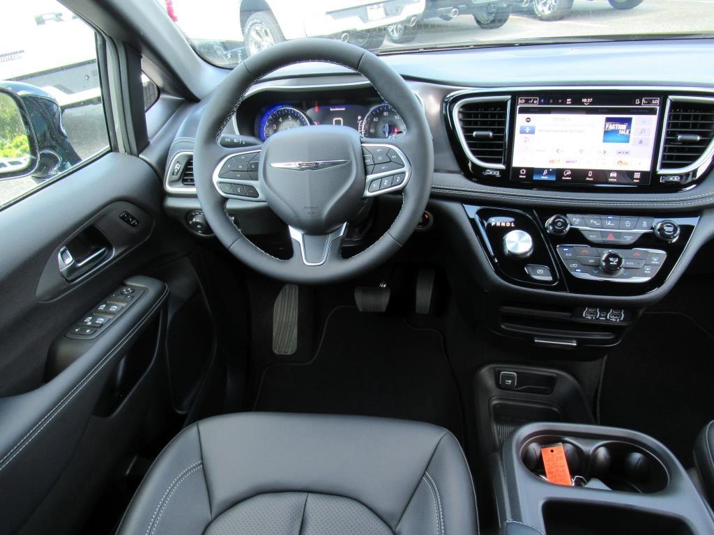 new 2025 Chrysler Pacifica car, priced at $41,871