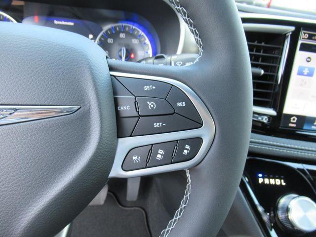 new 2025 Chrysler Pacifica car, priced at $42,527