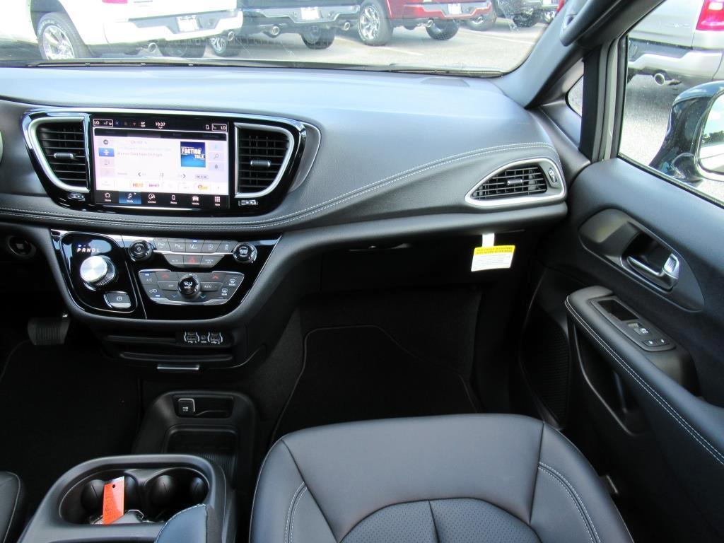 new 2025 Chrysler Pacifica car, priced at $41,871