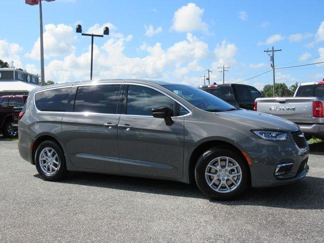 new 2025 Chrysler Pacifica car, priced at $42,527