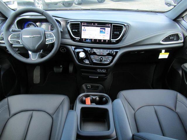 new 2025 Chrysler Pacifica car, priced at $42,527