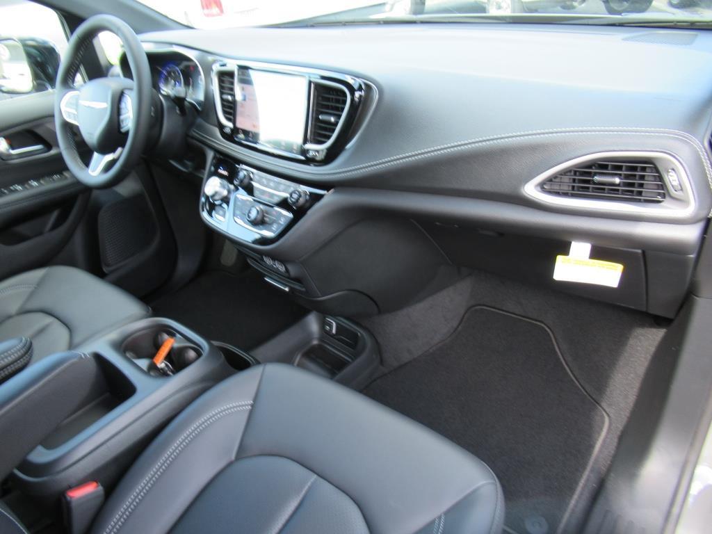 new 2025 Chrysler Pacifica car, priced at $41,871