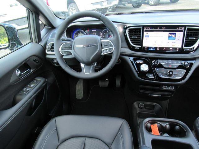 new 2025 Chrysler Pacifica car, priced at $42,527