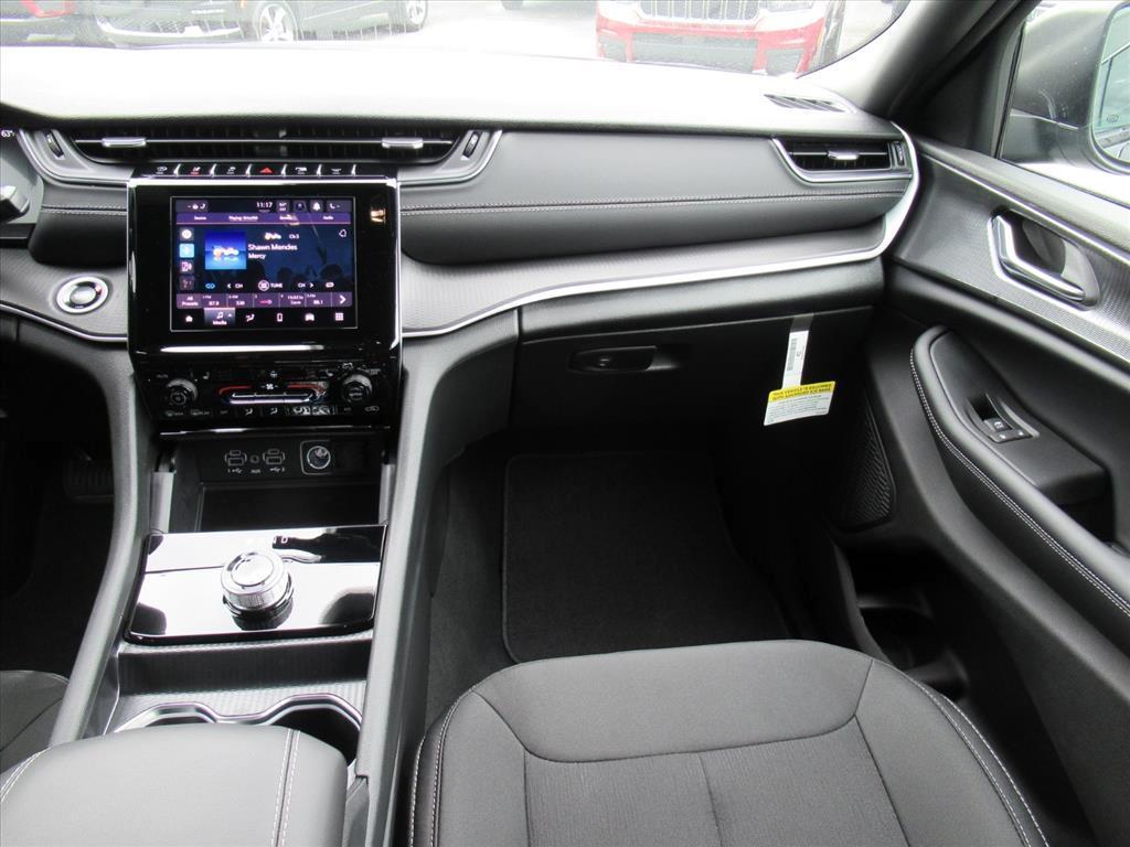 new 2025 Jeep Grand Cherokee car, priced at $32,071