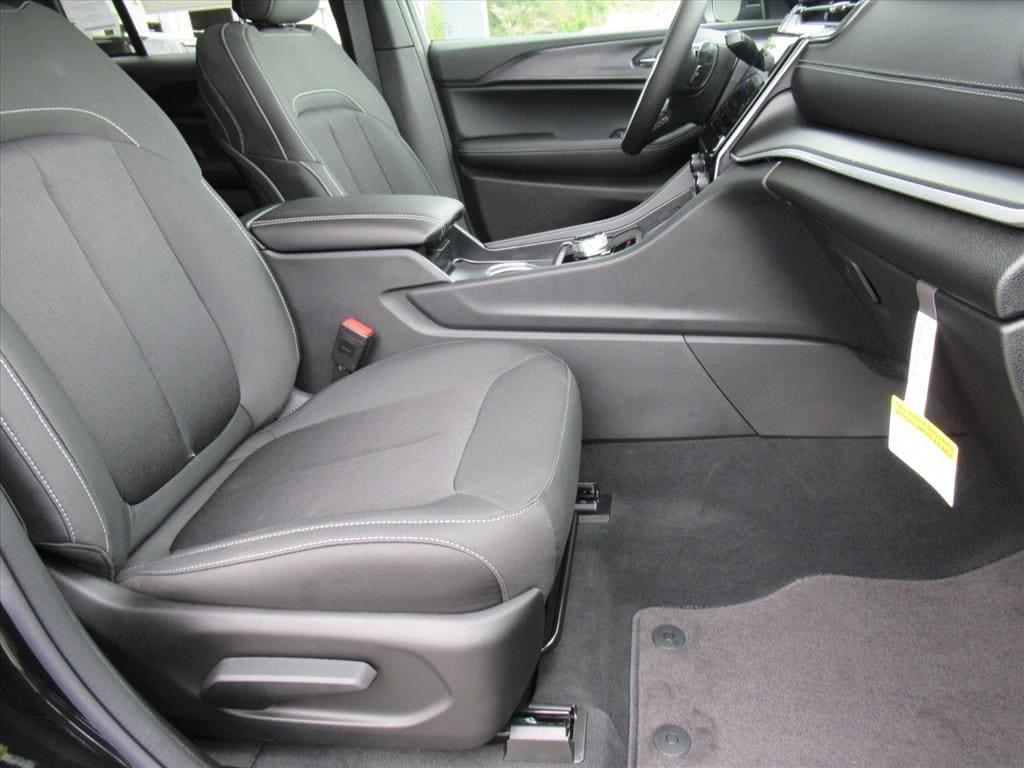 new 2025 Jeep Grand Cherokee car, priced at $32,071