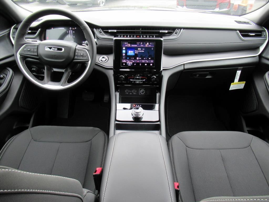 new 2025 Jeep Grand Cherokee car, priced at $32,071