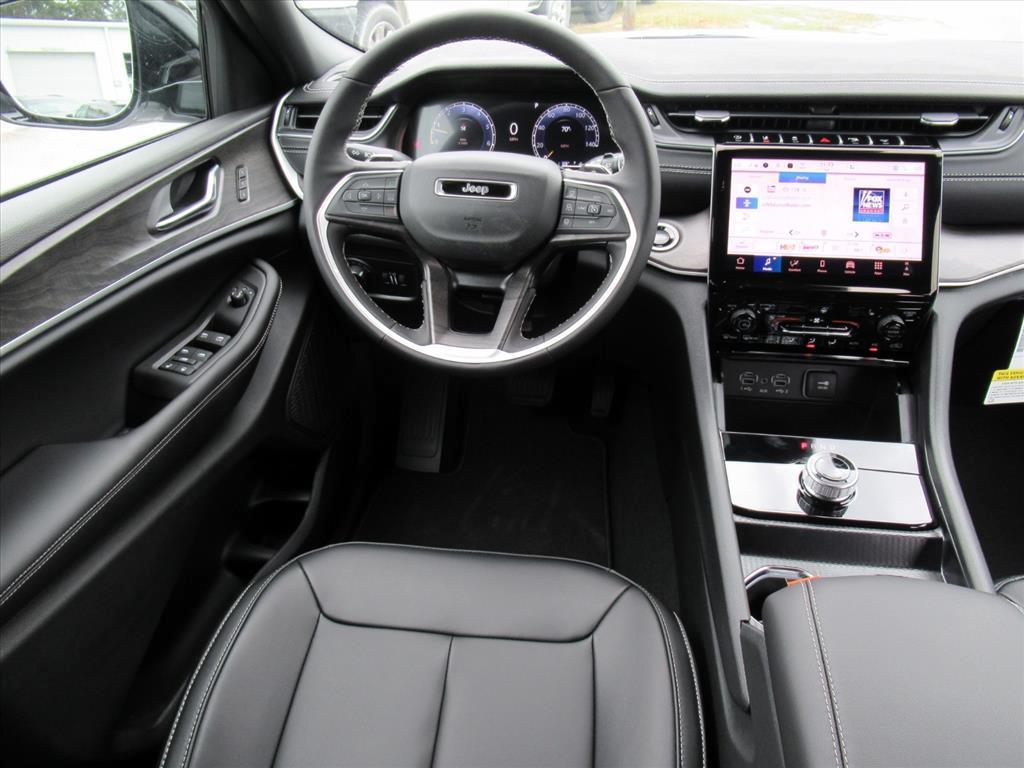 new 2025 Jeep Grand Cherokee car, priced at $35,949