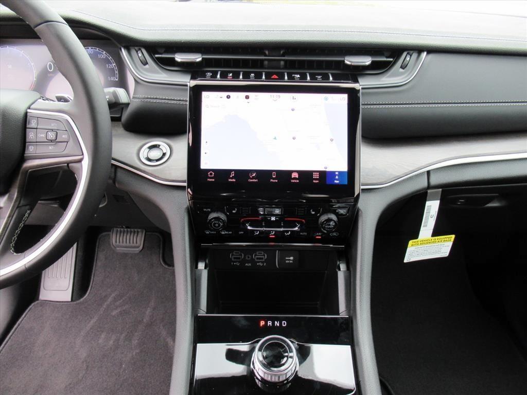 new 2025 Jeep Grand Cherokee car, priced at $35,949