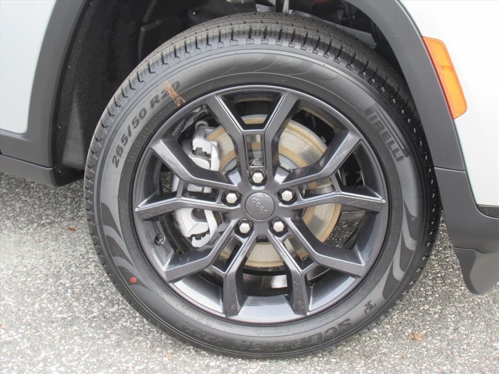 new 2025 Jeep Grand Cherokee L car, priced at $43,303