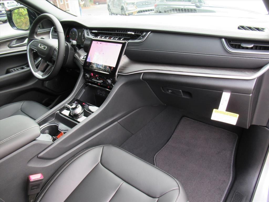 new 2025 Jeep Grand Cherokee L car, priced at $43,303