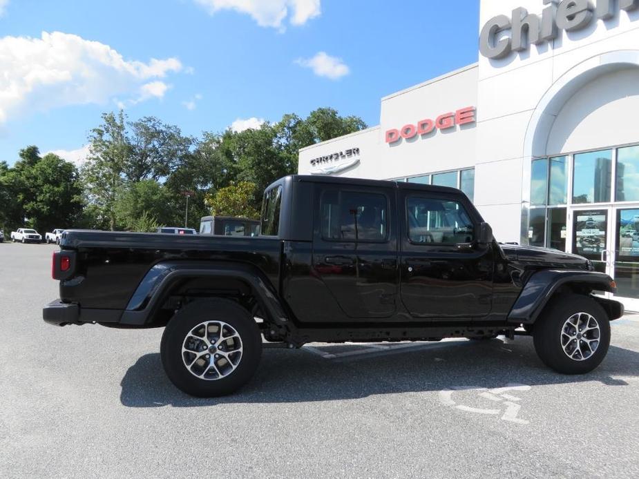 new 2024 Jeep Gladiator car, priced at $41,085