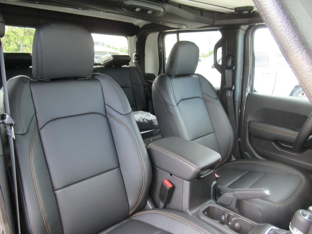 new 2025 Jeep Gladiator car, priced at $44,712