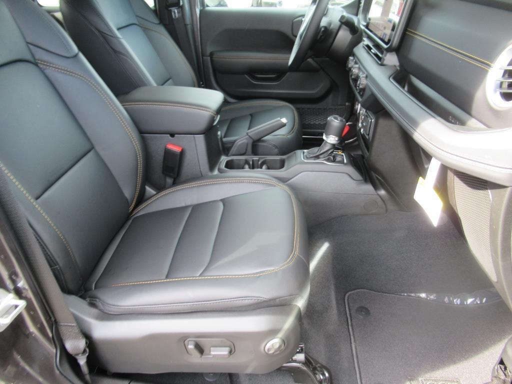new 2025 Jeep Gladiator car, priced at $44,712