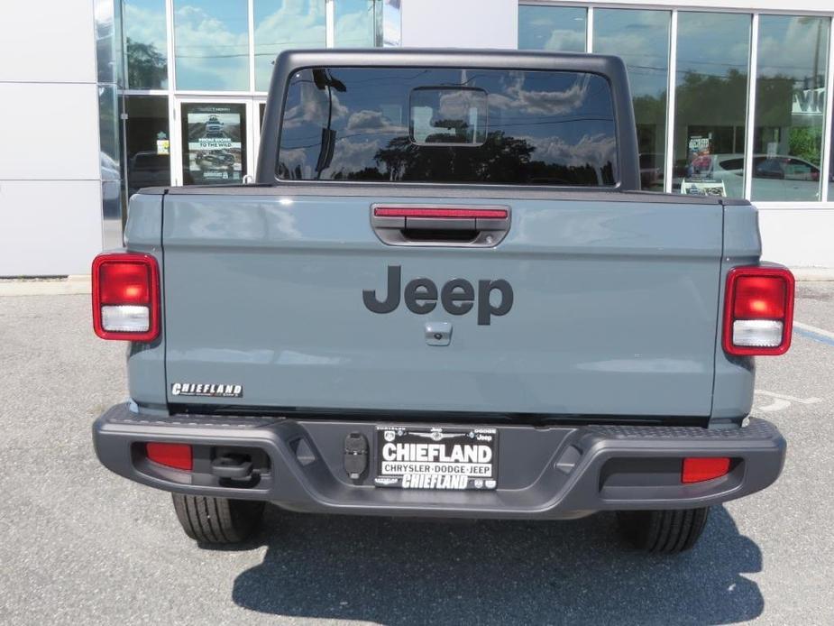 new 2024 Jeep Gladiator car, priced at $46,150