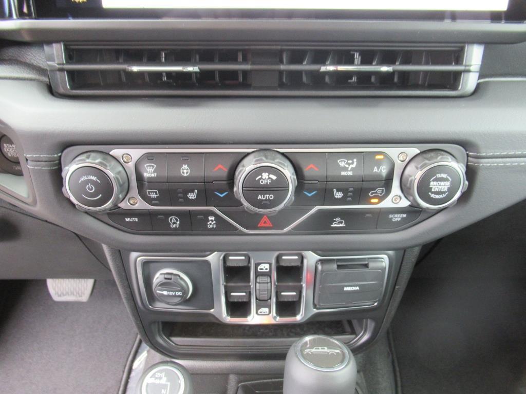 new 2025 Jeep Gladiator car, priced at $40,359
