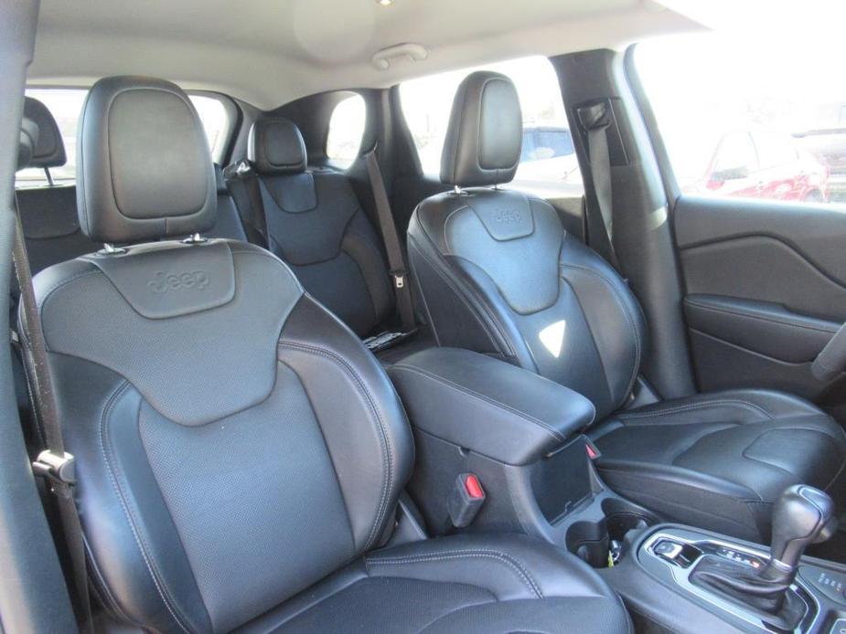 used 2023 Jeep Cherokee car, priced at $25,595