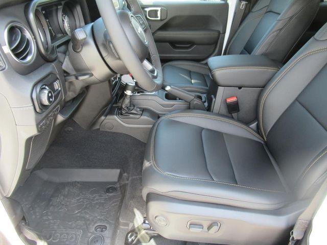 new 2025 Jeep Gladiator car, priced at $44,682