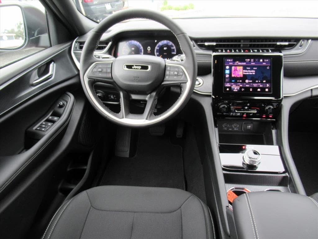 new 2025 Jeep Grand Cherokee L car, priced at $42,015