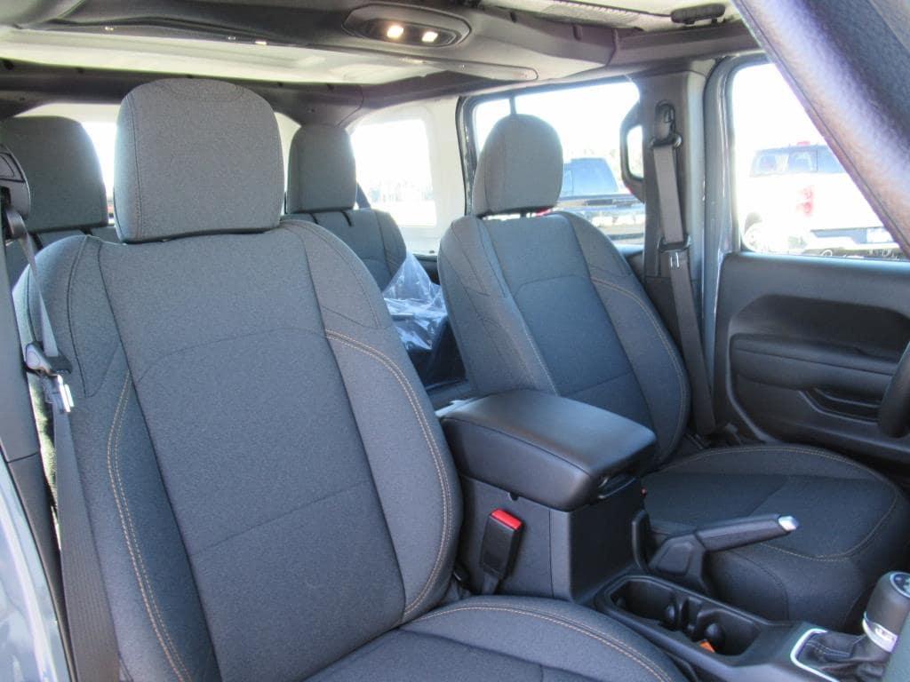 new 2025 Jeep Wrangler car, priced at $42,275