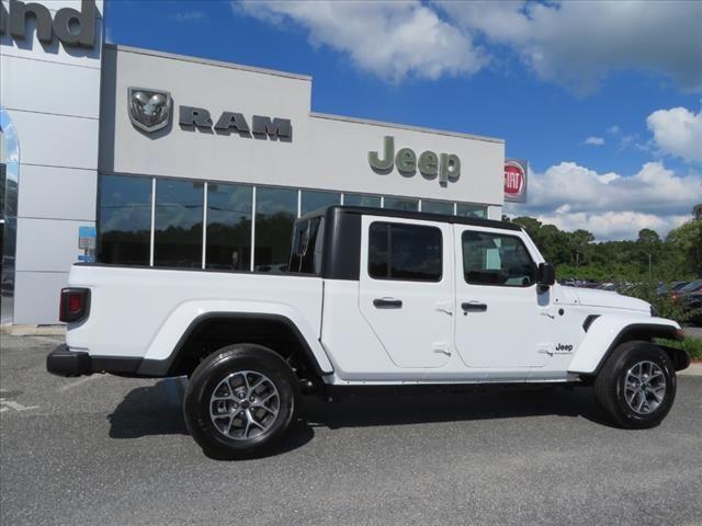 new 2024 Jeep Gladiator car, priced at $43,948