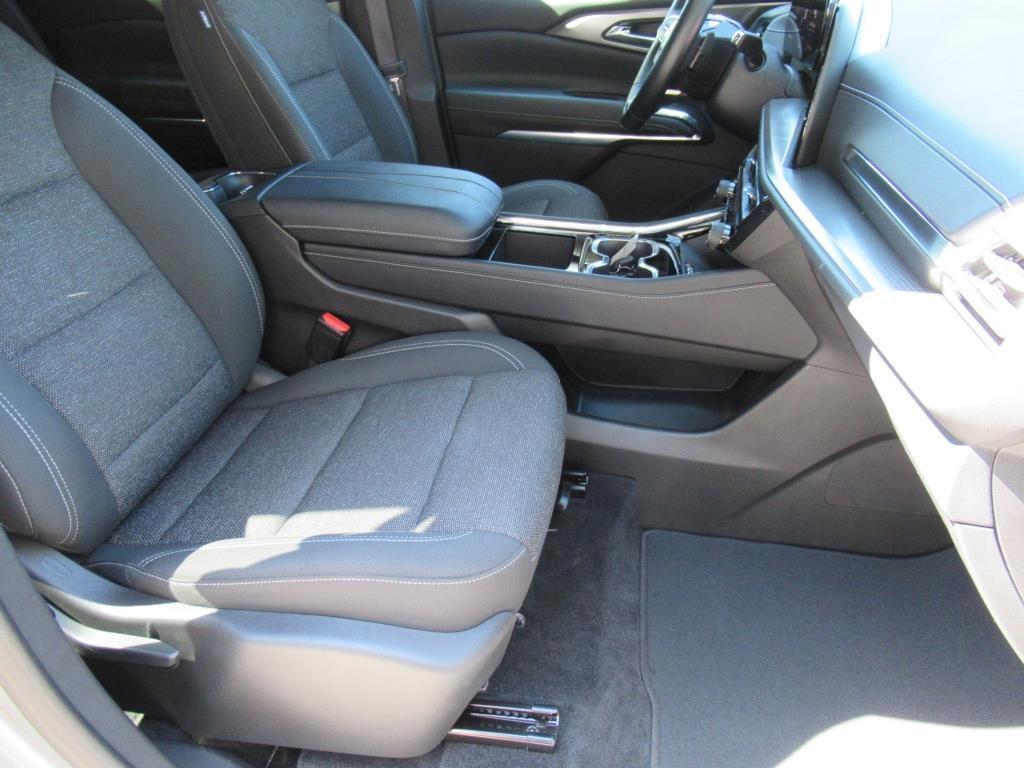used 2025 Chevrolet Traverse car, priced at $39,800