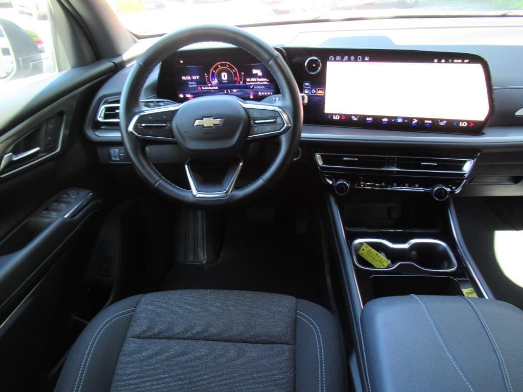used 2025 Chevrolet Traverse car, priced at $39,800