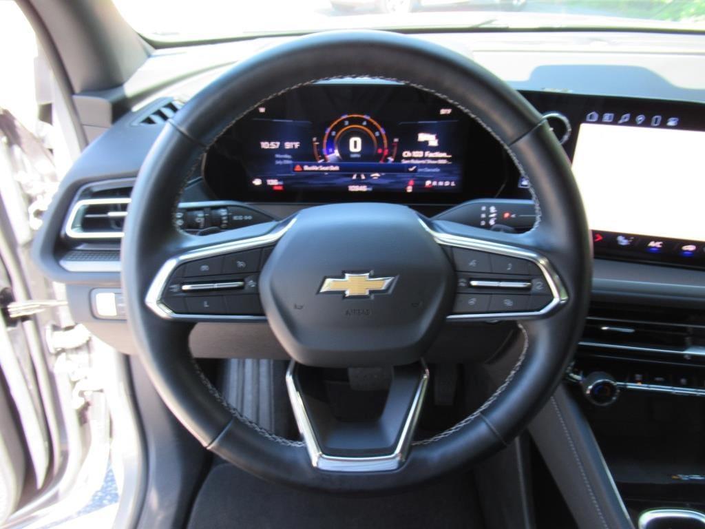 used 2025 Chevrolet Traverse car, priced at $39,800