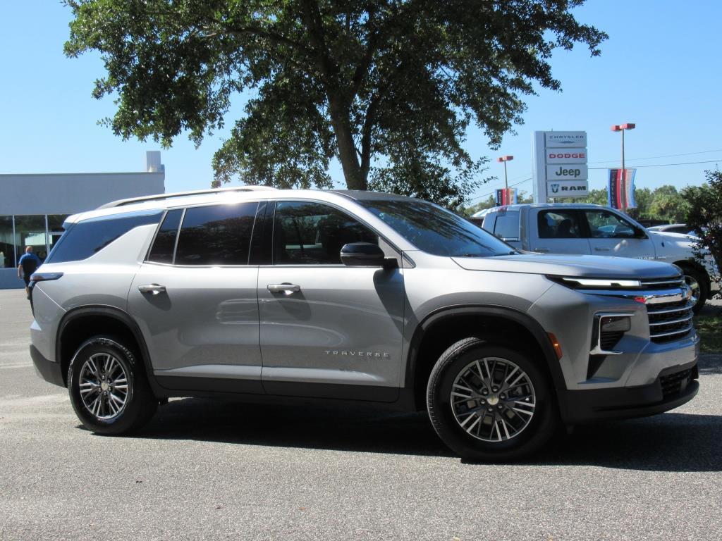 used 2025 Chevrolet Traverse car, priced at $39,800
