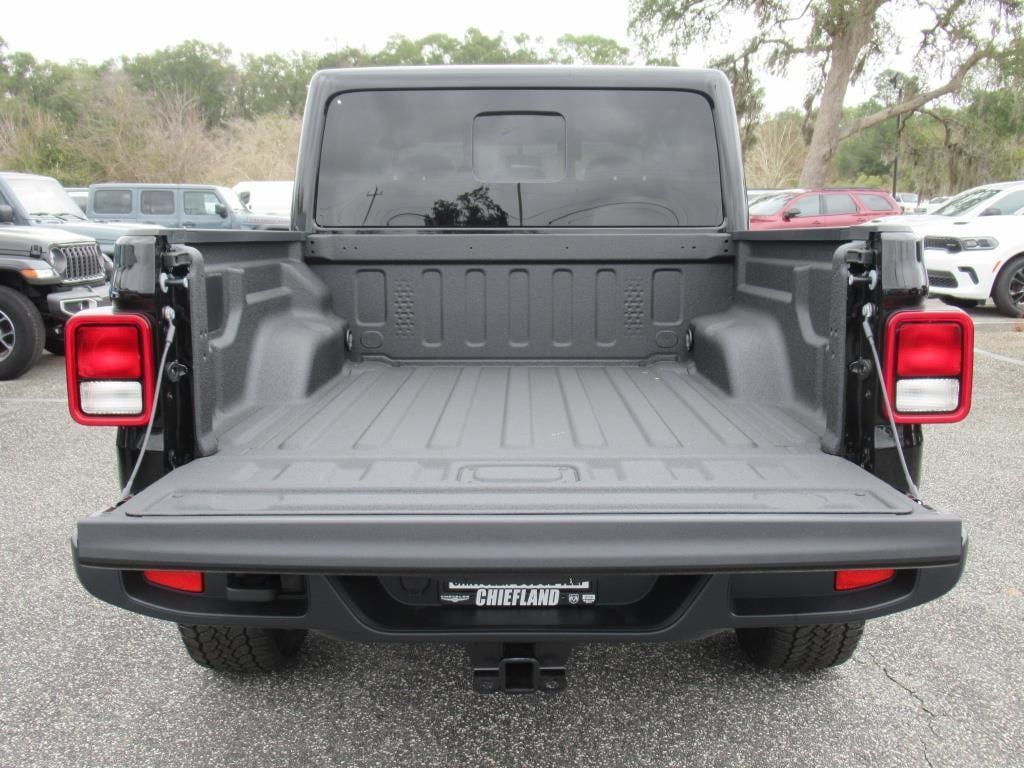 new 2025 Jeep Gladiator car, priced at $41,235