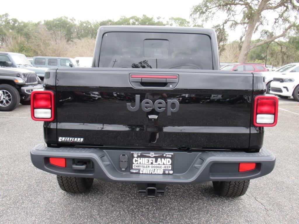 new 2025 Jeep Gladiator car, priced at $41,235