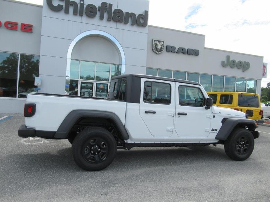 new 2024 Jeep Gladiator car, priced at $37,337