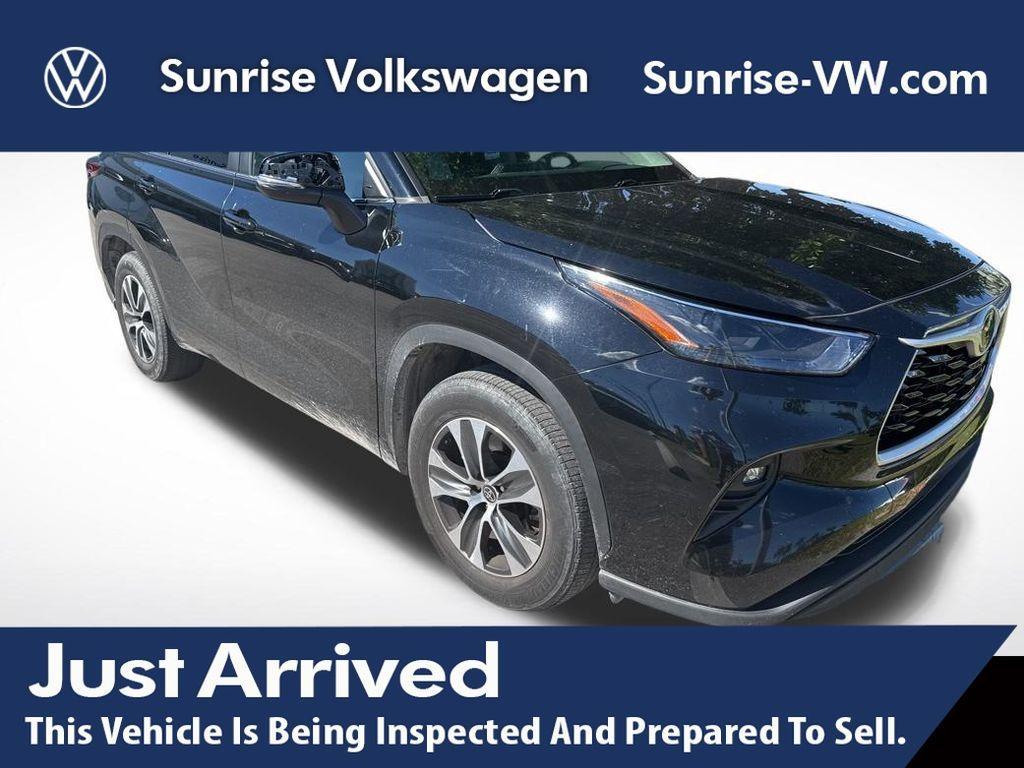 used 2023 Toyota Highlander car, priced at $31,815