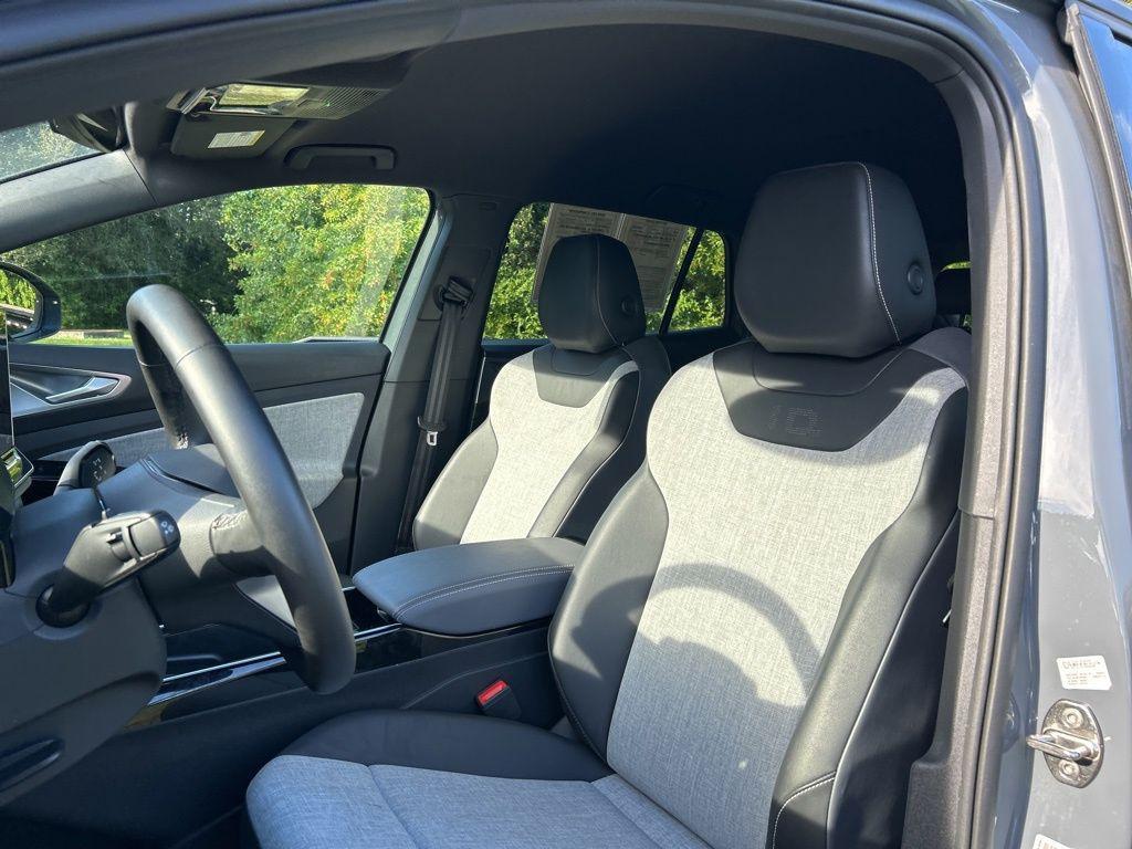 used 2025 Volkswagen ID.4 car, priced at $30,595