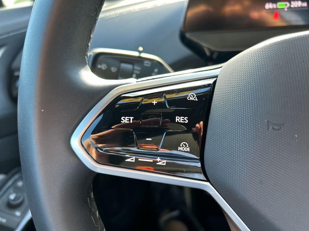 used 2025 Volkswagen ID.4 car, priced at $30,595