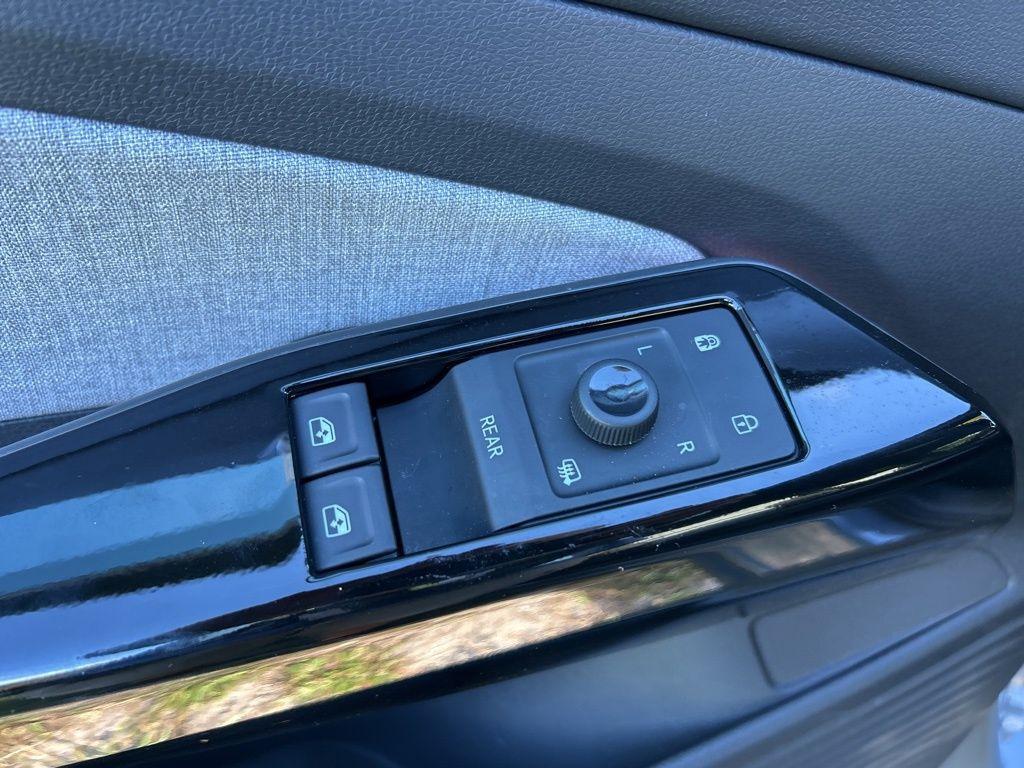 used 2025 Volkswagen ID.4 car, priced at $30,595