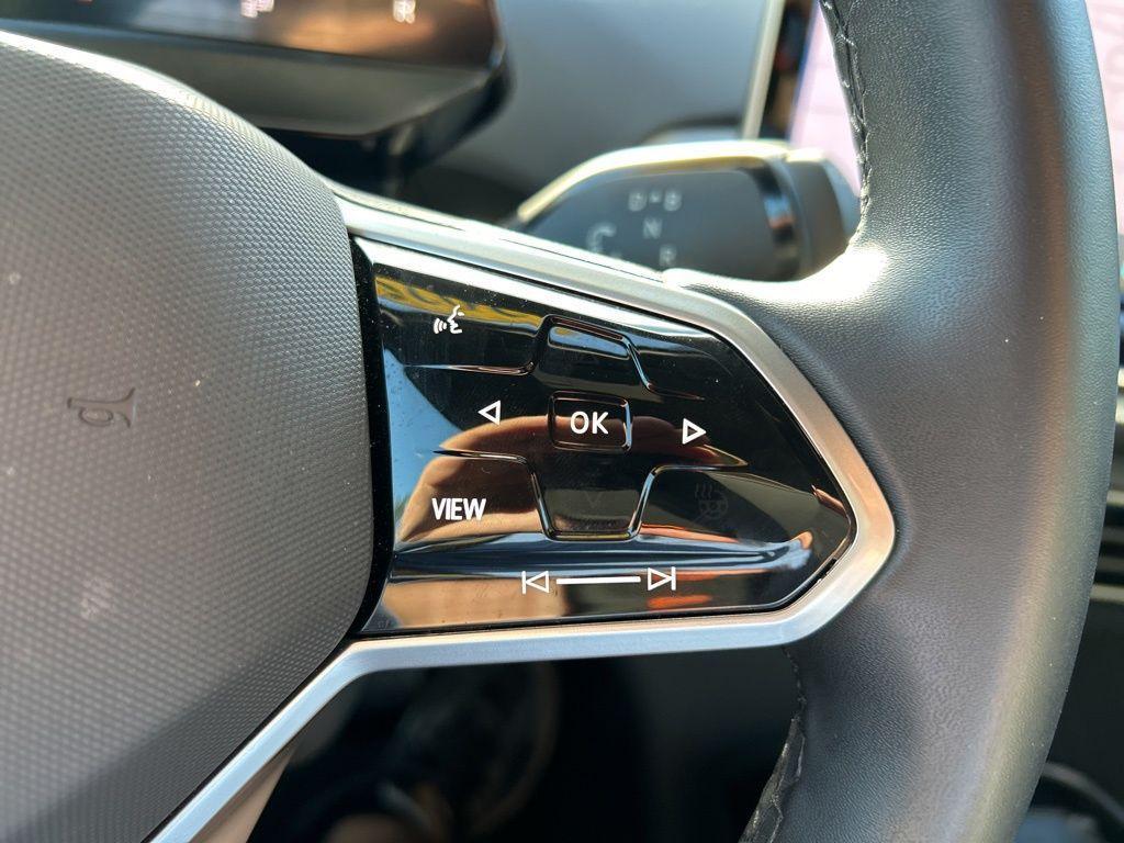 used 2025 Volkswagen ID.4 car, priced at $30,595