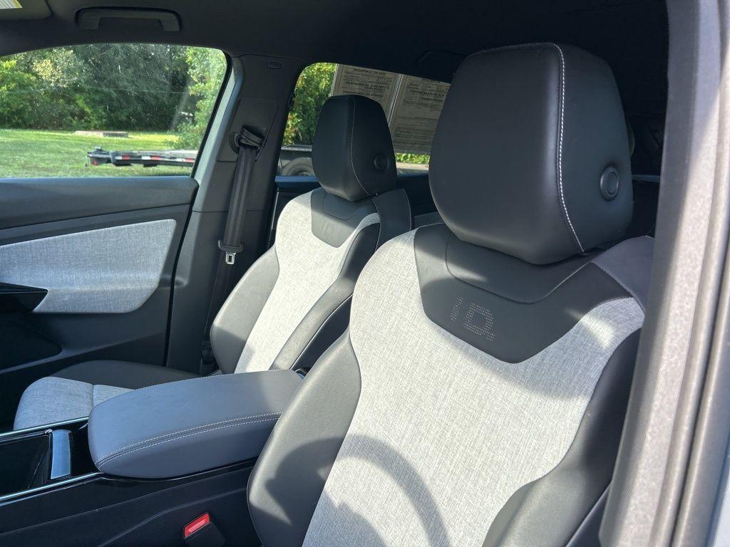 used 2025 Volkswagen ID.4 car, priced at $30,595