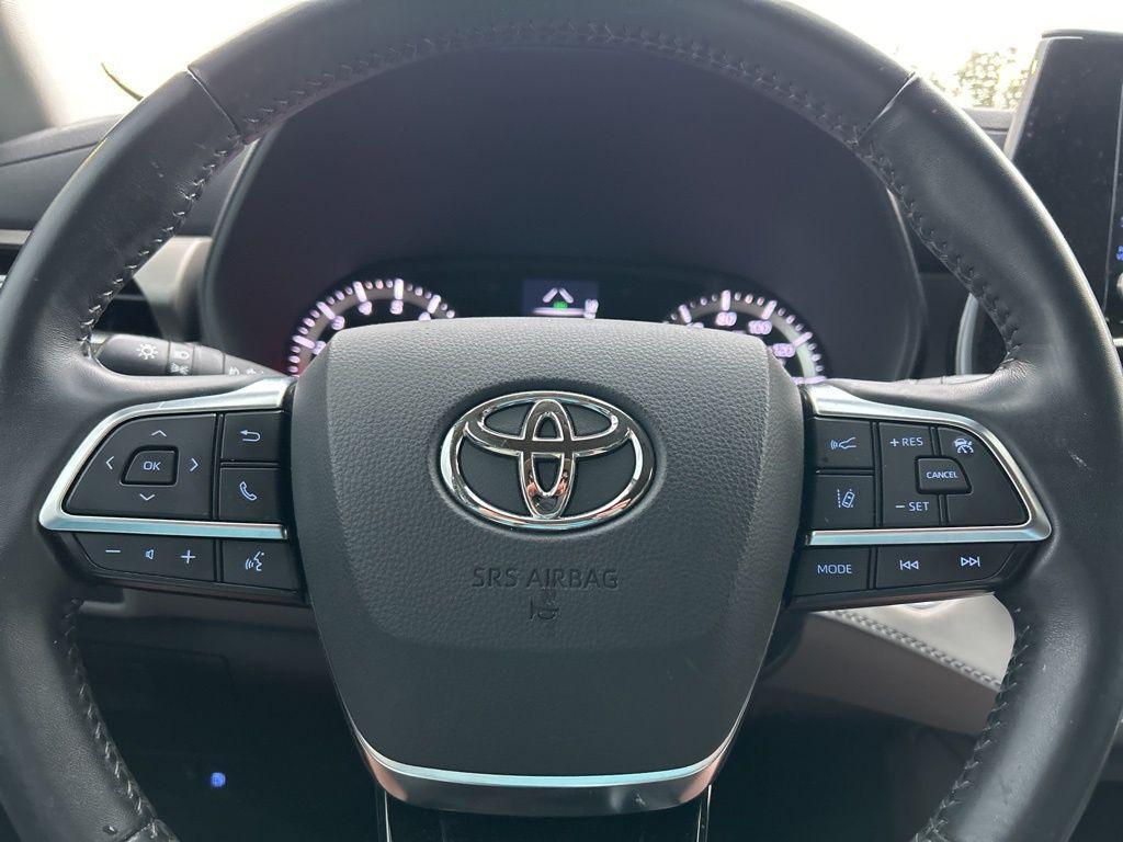 used 2021 Toyota Highlander car, priced at $24,965